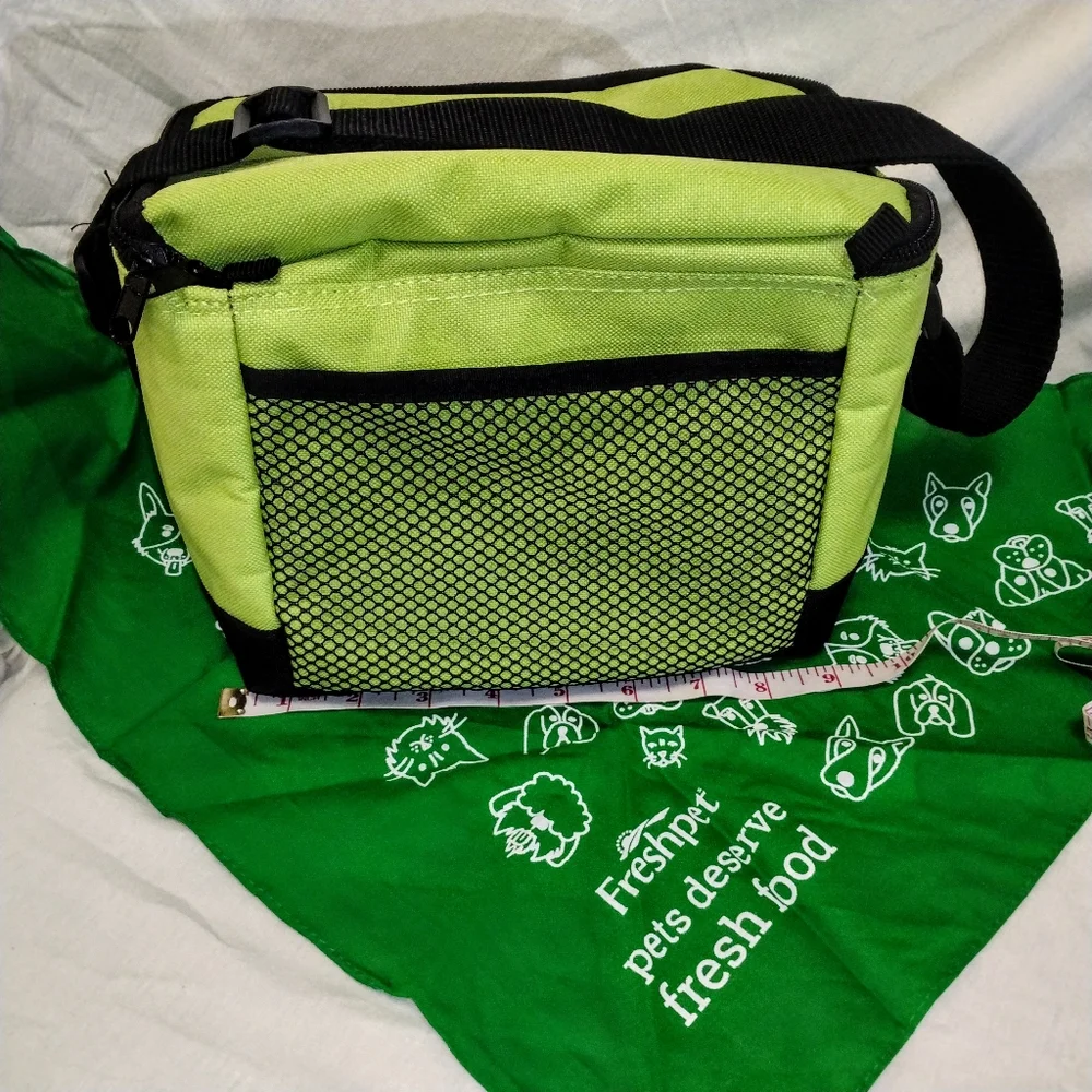 Freshpet cooler bag keeps food cold & fresh, lightweight - plus cute pet bandana